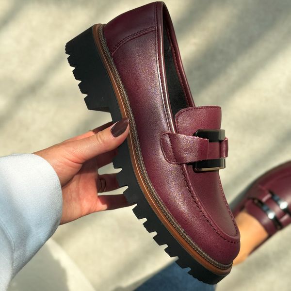 Bordowe skórzane mokasyny damskie Sergio Leone 25166. Czerwone mokasyny damskie Sergio Leone, na jesień, z jeansu, z okrągłym noskiem, bez obcasa. Za 269.00 zł.