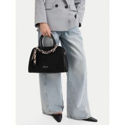 Torebka Nine West. Czarne kuferki damskie Nine West, bez wzorów, bez dodatków. Za 279.99 zł.