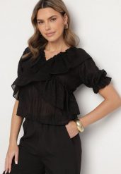 Czarna Bluzka Ozdobiona Falbankami Alisova. Czarne bluzki damskie Born2be, bez wzorów, z jeansu, eleganckie, bez kołnierzyka, bez ramiączek. Za 89.99 zł.