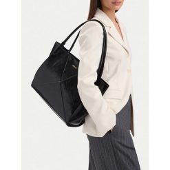 Torebka MEXX. Czarne shopper bag Mexx, bez dodatków. Za 229.99 zł.