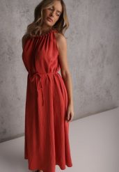 Czerwona Sukienka Bez Rękawów z Wiskozy z Ozdobnym Dekoltem i Wiązaniem w Talii Azeira. Czerwone sukienki damskie Renee, bez wzorów, z wiskozy, bez ramiączek. Za 109.99 zł.