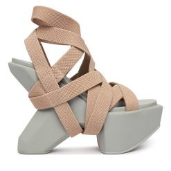 Sandały United Nude. Brązowe sandały damskie United Nude, bez wzorów, bez obcasa, na koturnie, bez zapięcia. Za 1,819.00 zł.