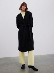 BGN Płaszcz przejściowy w kolorze czarnym rozmiar: 34. Czarne płaszcze damskie BGN, bez wzorów, z tkaniny, bez kaptura. Za 266.66 zł.