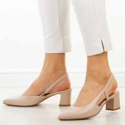 Różowe krem czółenka damskie bez pięty Sergio Leone Sk472. Czerwone czółenka damskie Sergio Leone, bez wzorów, ze skóry, bez obcasa, na obcasie. W wyprzedaży za 175.12 zł.