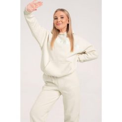 Bluza fitness damska Gym Glamour college off. Białe bluzy damskie GYM GLAMOUR, xl, bez wzorów, bez kaptura. Za 199.99 zł.