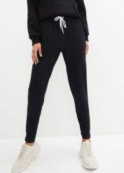 Lekkie spodnie sportowe z wiskozy. Czarne spodnie dresowe damskie bonprix, bez wzorów, z wiskozy, na fitness i siłownię. Za 82.99 zł.