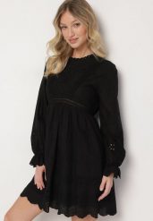 Czarna Sukienka Boho o Rozkloszowanym Kroju z Haftowanymi Zdobieniami Ifflina. Czarne sukienki damskie Born2be, z aplikacjami, z materiału, boho, bez ramiączek. W wyprzedaży za 110.49 zł.