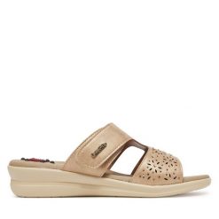 Klapki Go Soft. Brązowe klapki damskie GO SOFT, bez wzorów, bez obcasa, bez zapięcia. Za 119.99 zł.