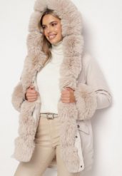 Jasnobeżowa Kurtka Parka z Kapturem i Wstawkami z Futerka Caranze. Brązowe kurtki damskie Born2be, na jesień, l, bez wzorów, z kapturem. Za 179.99 zł.