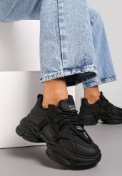 Czarne Sneakersy na Grubej Podeszwie z Ozdobnymi Napisami Silpina. Czarne obuwie sportowe damskie Born2be, bez zapięcia. Za 89.99 zł.