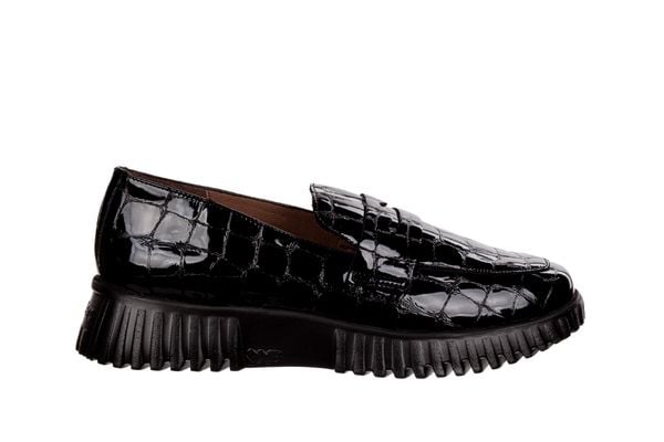 Mokasyny Wonders A-4402 Garda Negro 138039, Czarny, Skóra lakierowana - 39. Czarne mokasyny damskie Wonders, z lakierowanej skóry, bez obcasa. W wyprzedaży za 509.99 zł.