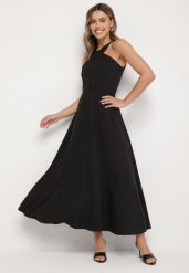 Czarna Rozkloszowana Sukienka z Wiskozą i Dekoltem Typu Halter Dolienna. Czarne sukienki damskie Born2be, bez wzorów, z wiskozy, eleganckie, bez ramiączek. W wyprzedaży za 84.99 zł.