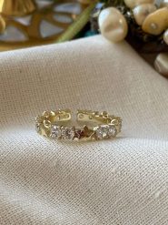 Luseera Pozłacany pierścionek z cyrkoniami rozmiar: onesize. Żółte pierścionki damskie Luseera, z cyrkonią, pozłacane. Za 43.99 zł.