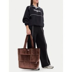 Torebka Reebok. Brązowe torebki klasyczne damskie Reebok, bez dodatków. Za 149.99 zł.