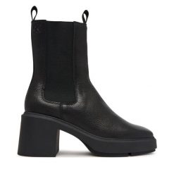 Botki Calvin Klein. Czarne botki damskie Calvin Klein, bez obcasa, na słupku, bez zapięcia. Za 699.99 zł.