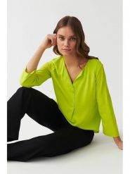 TATUUM Bluzka w kolorze zielonym rozmiar: 44. Zielone bluzki damskie TATUUM, bez wzorów, z wiskozy, bez kołnierzyka, bez ramiączek. Za 78.47 zł.