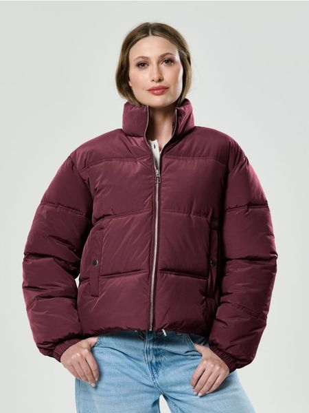 Kurtka puffer z ociepleniem - bordowy. Czerwone kurtki damskie Sinsay, l, bez wzorów, bez kaptura. Za 89.99 zł.