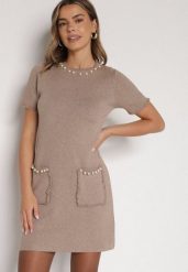 Beżowa Trapezowa Sukienka Sweterkowa Ozdobiona Perełkami Eletusa. Brązowe sukienki damskie Born2be, bez wzorów, z dzianiny, eleganckie, bez ramiączek. Za 89.99 zł.