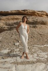 SUKIENKA GWEN PIASKOWA XL - Flawless. Sukienki damskie Flawless, bez wzorów, z dzianiny, eleganckie, bez ramiączek. Za 457.00 zł.