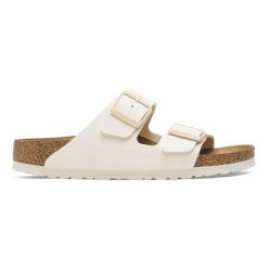 Klapki damskie BIRKENSTOCK ARIZONA BF EGGSHELL. Brązowe klapki damskie Birkenstock, bez wzorów, bez obcasa, bez zapięcia. Za 299.99 zł.