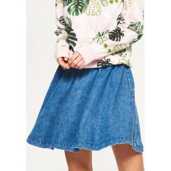 Denimowa spódnica mini - Niebieski. Niebieskie spódnice damskie Cropp. W wyprzedaży za 29.99 zł.