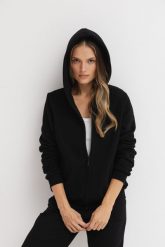 LEKKA BLUZA MOLLY CZARNA M - Flawless. Czarne bluzy damskie Flawless, m, bez wzorów, z bawełny, bez kaptura. Za 390.00 zł.
