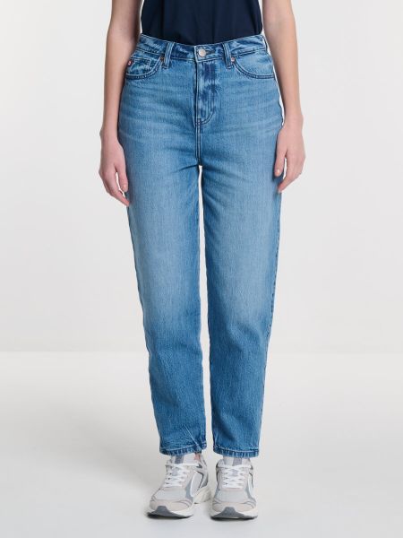 Jeansy damskie mom jeans z kolekcji Authentic niebieskie Silla 363. Niebieskie jeansy damskie Big Star, z podwyższonym stanem. W wyprzedaży za 229.99 zł.
