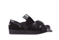 Trampki Bayla-172 M002 Czarny, Skóra naturalna - 37. Czarne trampki damskie Bayla, bez wzorów, z lakierowanej skóry, bez zapięcia. W wyprzedaży za 89.10 zł.