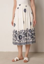 Granatowa Rozkloszowana Spódnica z Wiskozy w Kwiatowy Wzór Masterore. Niebieskie spódnice damskie Born2be, do pracy, uniwersalny, bez wzorów, z jeansu, biznesowe, midi. Za 59.99 zł.