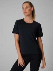 4F Koszulka treningowa loose szybkoschnąca damska - czarna XXL. Czarne bluzki damskie 4F, xxl, bez wzorów, klasyczne, bez kołnierzyka, bez ramiączek. Za 79.99 zł.