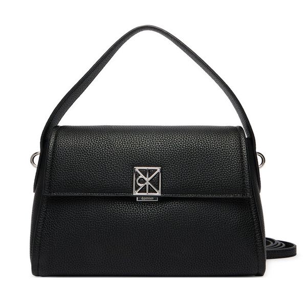 Torebka Calvin Klein. Czarne torebki klasyczne damskie Calvin Klein, bez dodatków. Za 416.99 zł.