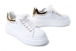GOE NN2N4031 white/gold, półbuty damskie. Białe półbuty damskie GOE, bez wzorów, ze skóry, bez obcasa, bez zapięcia. Za 297.43 zł.