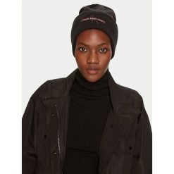 Czapka Calvin Klein. Czarne czapki damskie Calvin Klein, na zimę, bez wzorów. Za 199.99 zł.