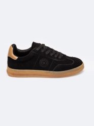 Sneakersy damskie ze skóry naturalnej zamszowej czarne RR274851 906. Czarne obuwie sportowe damskie Big Star, z gumy, bez zapięcia. W wyprzedaży za 199.99 zł.