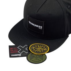 Czapka z daszkiem dla dorosłych THORN FIT Patch Snapback. Czarne czapki z daszkiem damskie THORN FIT, bez wzorów. W wyprzedaży za 89.90 zł.