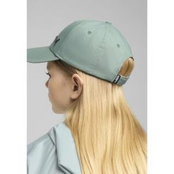 Młodzieżowa czapka z daszkiem ESS Metal PUMA Cat PUMA Green Moon. Zielona czapki z daszkiem damskie Puma, bez wzorów. Za 48.99 zł.