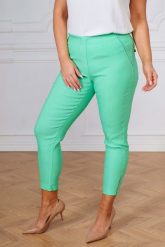 Miętowe spodnie chinosy Nina z zamkami 7/8 PLUS SIZE XXL WIOSNA. Zielone spodnie materiałowe damskie Nasi partnerzy, bez wzorów, z elastanu, krótkie. Za 159.90 zł.