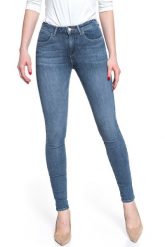 WRANGLER SUPER SKINNY SUMMER SKY W29JVK12W 112128567. Niebieskie rurki damskie Wrangler, bez wzorów, z jeansu. Za 199.99 zł.
