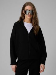 4F Bluza dresowa regular z kapturem damska - czarna S. Czarne bluzy damskie 4F, s, bez wzorów, z dresówki, z kapturem. Za 199.99 zł.