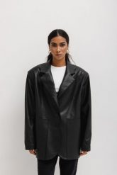 Marynarka oversize z eko skóry w kolorze CZARNYM - HARLEY LEATHER. Czarne marynarki i żakiety damskie Marsala, l, bez wzorów, z elastanu, eleganckie. Za 439.90 zł.