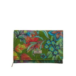 Portfel damski z suwakiem BajuBaj ze skóry naturalnej – styl i funkcjonalność PD1225cs157RFID. Zielone portfele damskie bez wzorów, ze skóry. Za 170.00 zł.