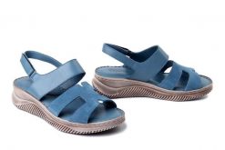 ARTIKER RELAKS 58C2015 niebieski, sandały damskie. Niebieskie sandały damskie Artiker Relaks, bez wzorów, ze skóry, bez obcasa, na koturnie, bez zapięcia. Za 229.90 zł.