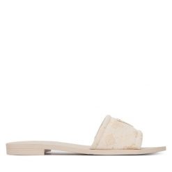 Klapki Guess. Białe klapki damskie Guess, z aplikacjami, bez obcasa, bez zapięcia. Za 329.99 zł.