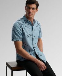 Superdry Koszula Vintage Loom krótki rękaw z bawełny organicznej. Niebieskie koszule damskie Superdry, na lato, xl, bez wzorów, z bawełny, klasyczne, bez kołnierzyka, bez ramiączek. Za 229.00 zł.