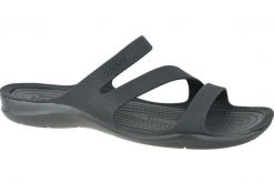 Klapki damskie Crocs Swiftwater. Czarne klapki damskie Crocs, bez wzorów, z materiału, bez obcasa, bez zapięcia. Za 119.99 zł.
