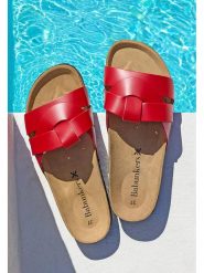 BABUNKERS Family Skórzane klapki w kolorze czerwonym rozmiar: 37. Czerwone klapki damskie BABUNKERS Family, bez wzorów, z otwartym noskiem, bez obcasa, bez zapięcia. Za 173.99 zł.