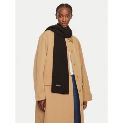 Szalik Calvin Klein Jeans. Czarne szaliki damskie Calvin Klein Jeans, bez wzorów, z jeansu. Za 249.99 zł.