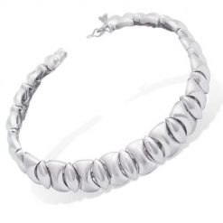 ZIMOWA FANTAZJA Srebrna bransoletka rodowana. Szare bransoletki damskie Braccatta, metalowe. Za 749.00 zł.