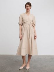 BGN Sukienka w kolorze beżowym rozmiar: 34. Brązowe sukienki damskie BGN, bez wzorów, bez ramiączek. Za 86.99 zł.