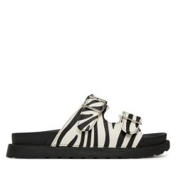 Klapki DeeZee. Czarne klapki damskie DeeZee, bez wzorów, bez obcasa, bez zapięcia. Za 119.99 zł.